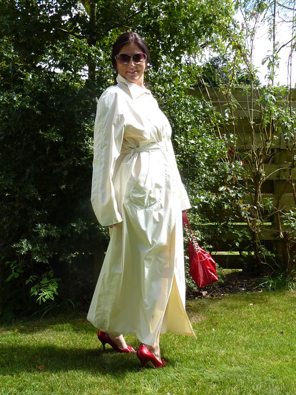 GINA MACKINTOSH IN CREAM NYLON-SILK - Image 2