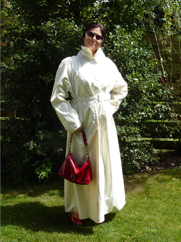 GINA MACKINTOSH IN CREAM NYLON-SILK - Image 4