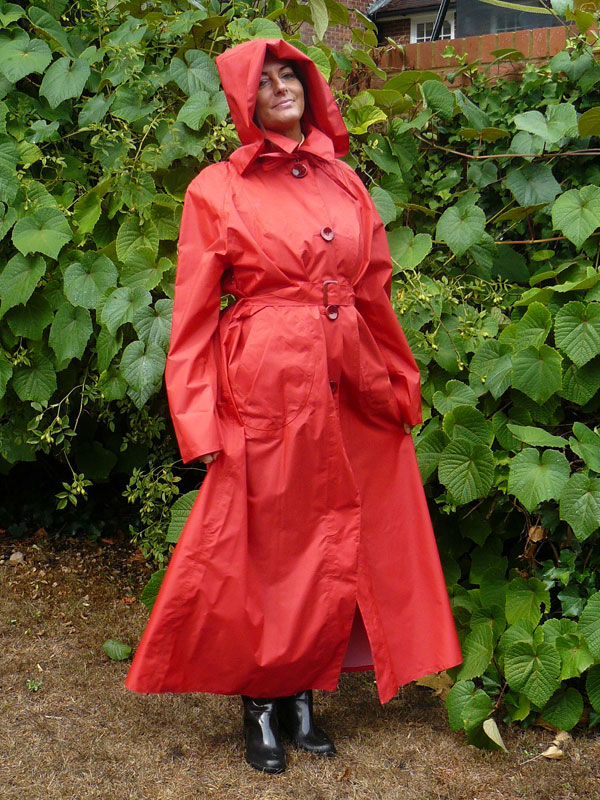 GINA MACKINTOSH IN RED NYLON-SILK - Hamilton Classics Rainwear